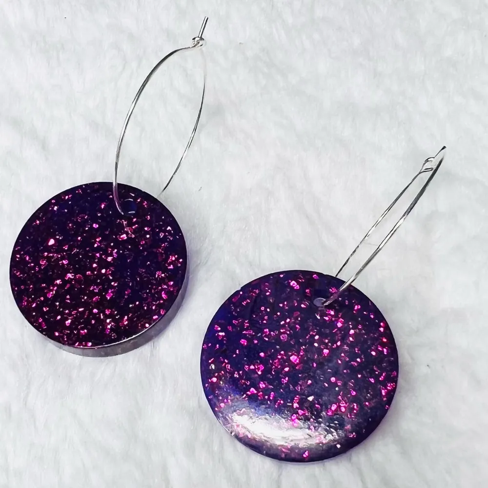 Sparkling Purple Glitter Resin Circle Disc Pendant Hoop Earrings - Image 3