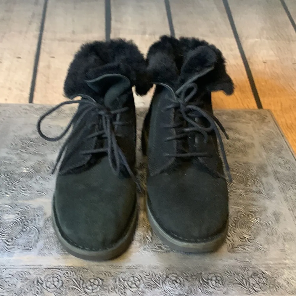 UGG NWOT Black Tie Up Booties Size 5 Never Worn - Image 2