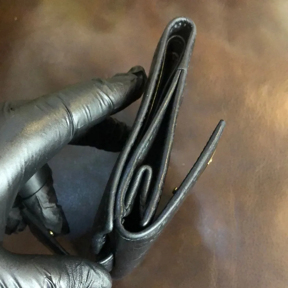 GUCCI Black Lambskin GG Guccismo Bifold Wallet With Billfold Coin Section - Image 9