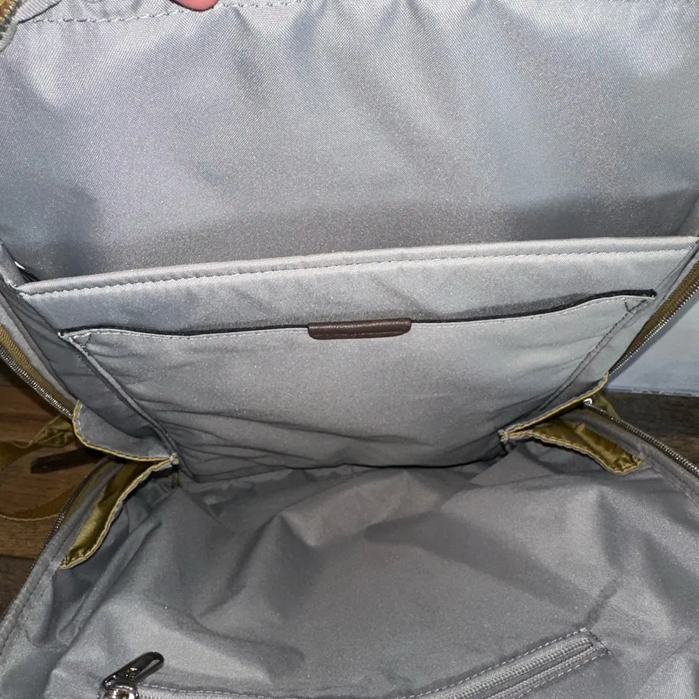 BNWT! Victorinox backpack Yellow - Image 4