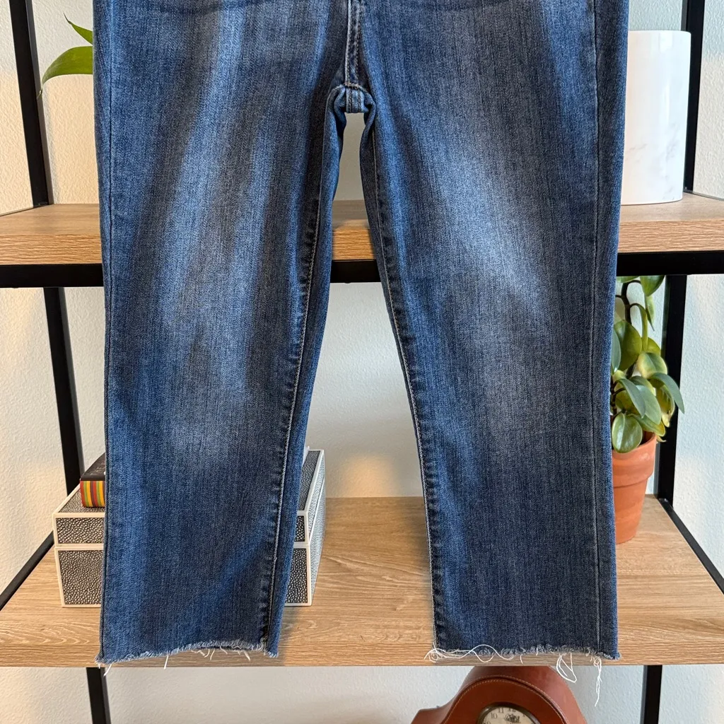 Judy Blue Mid-Rise Capri Raw Hem Jeans, 7 / 28 - Image 3