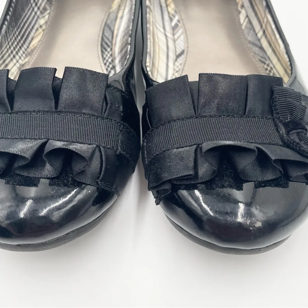 Fergalicious Alana Ballet Flats Size 9 Black Faux Patent Ruffled Ribbon Y2K - Image 6