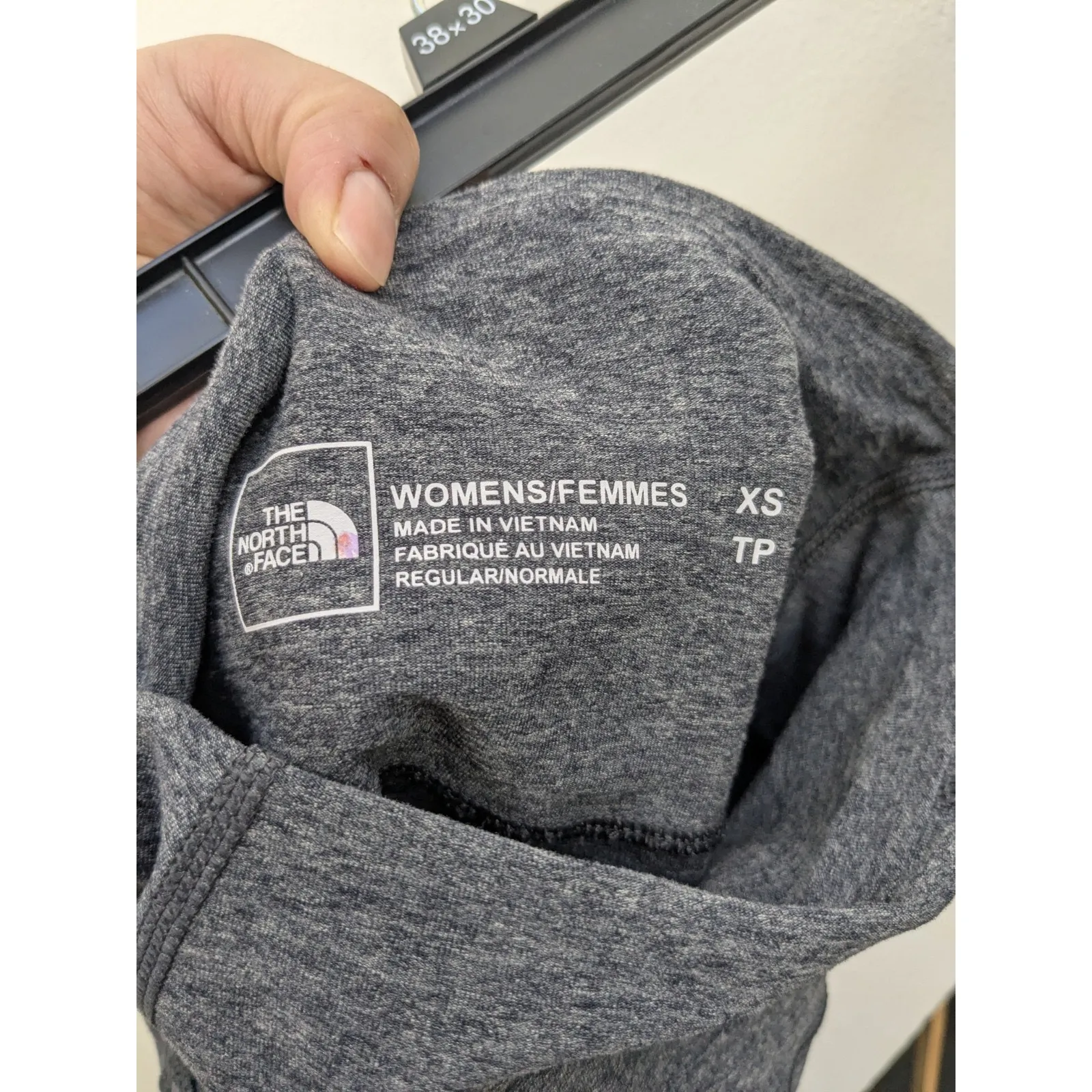 The North Face Women's Flashdry Gym Leggings Grey Size XS EUC - Image 3