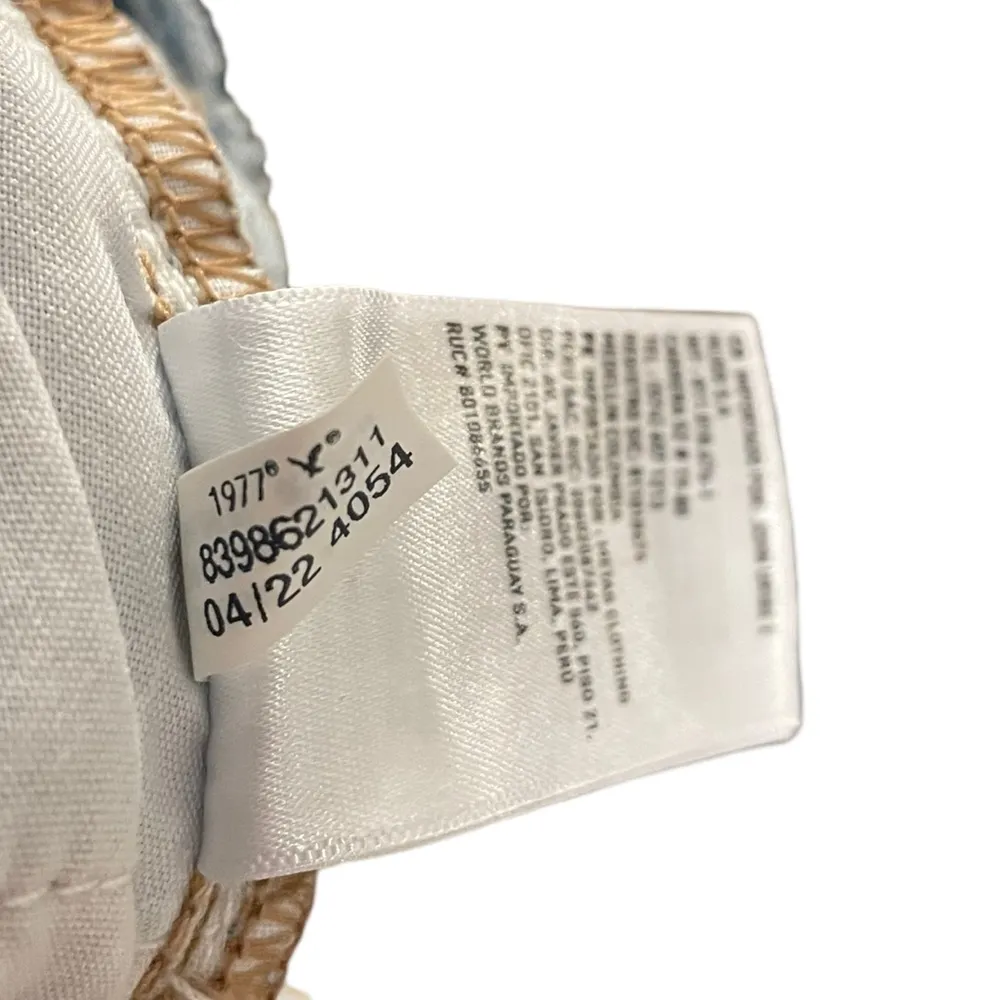 American Eagle Distressed 90s Straight Leg Light Wash Denim Jeans Size 6 - Image 11