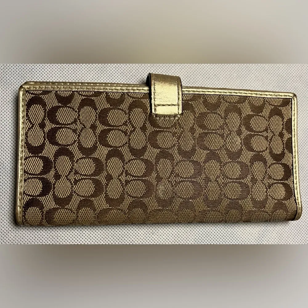 New York | Signature C billfold. - Image 14