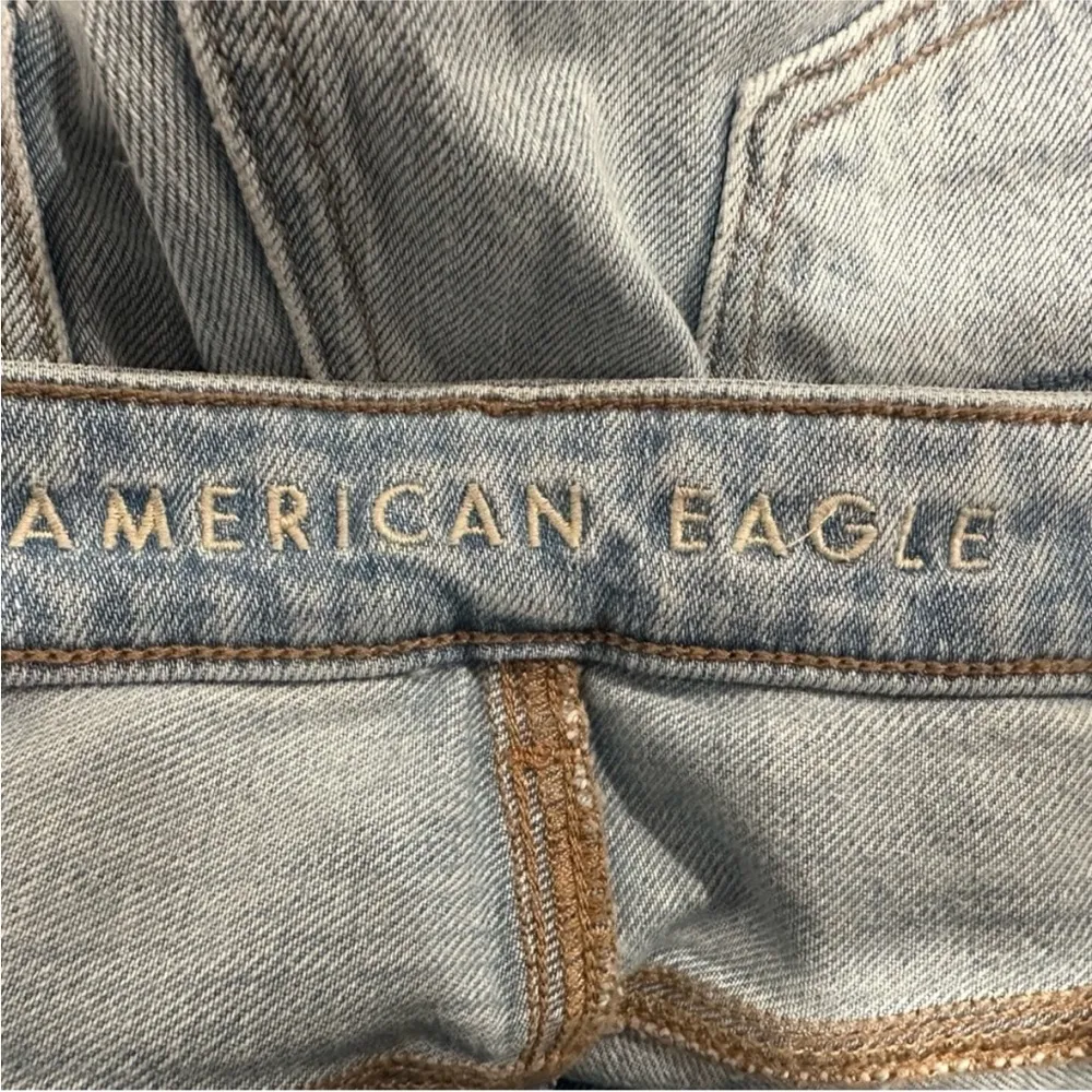 American Eagle Mom Jeans Light Wash Distressed Size 6 - Image 7