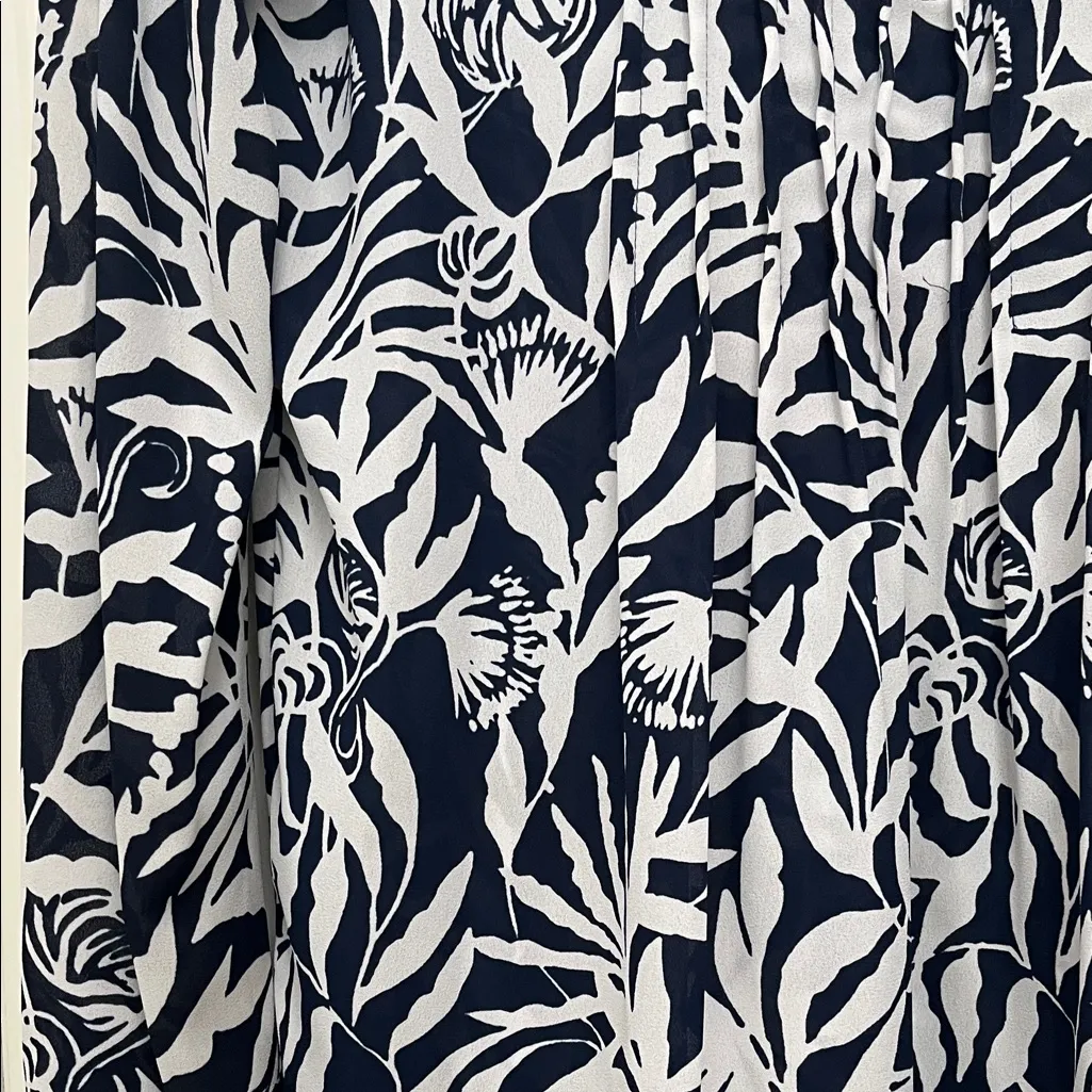 Lilly Pulitzer Navy and White Pintucking Tropical Flamingo Print Blouse - Sz S - Image 8