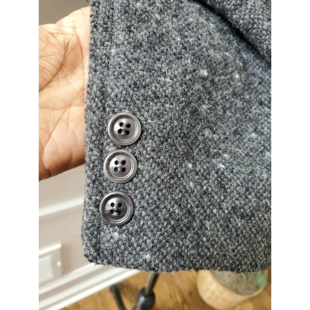 Liz Claiborne Women's Gray Wool & Nylon Long Sleeve 3 Buttons Fitted Blazer 8 - Image 4