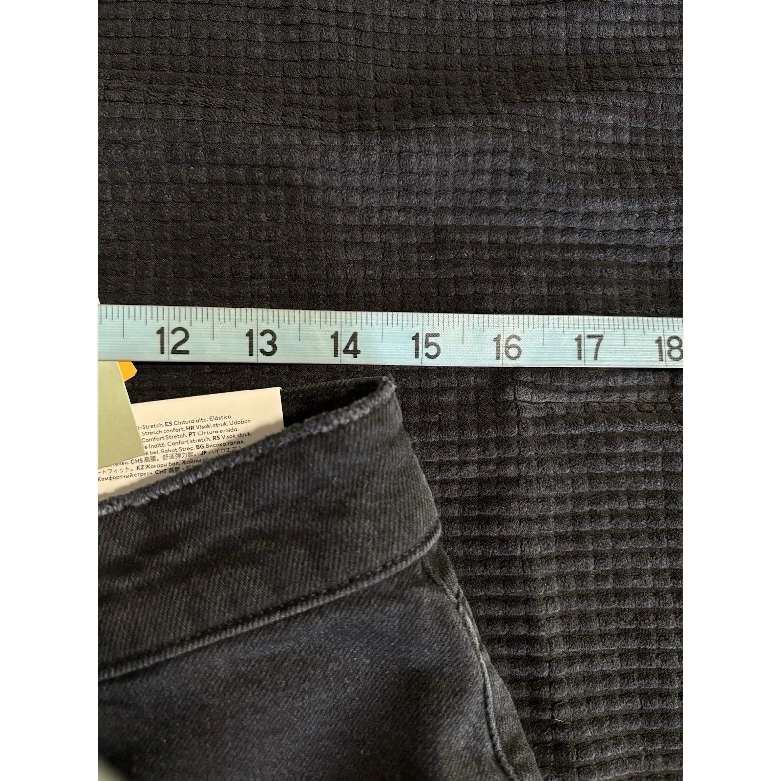 H&M NWT Black Denim Jean Shorts Size 8 Mid‎ Rise Zip Raw Hem Summer Comfort - Image 8