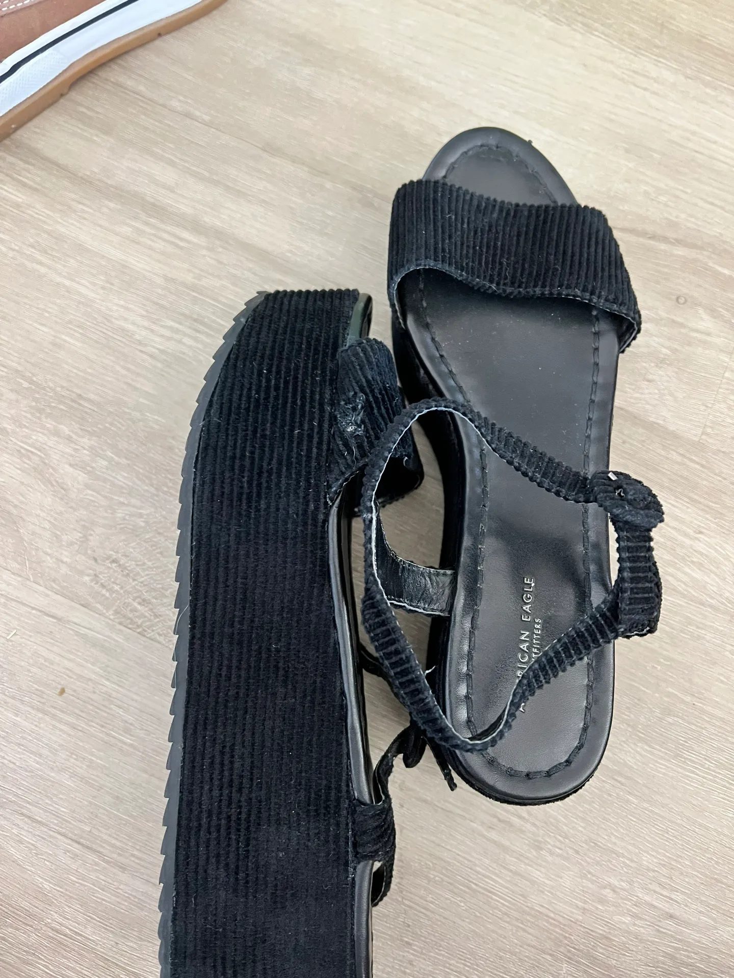 American Eagle Black Platform Sandals - Image 3