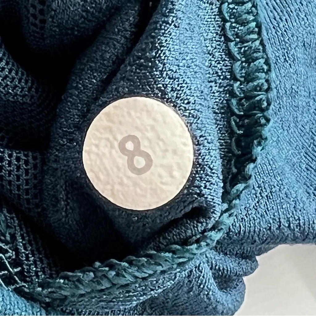 Lululemon Athletica Women’s Deep Blue Tank Top w/Teal Built in Bra-Size 8 - Image 9