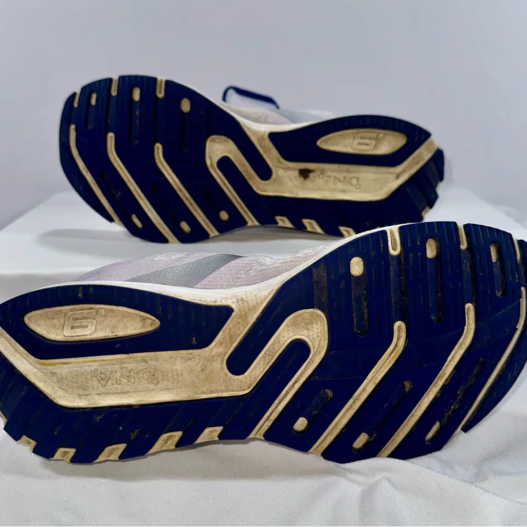 BROOKS Launch 9. Women’s size 11. - Image 5