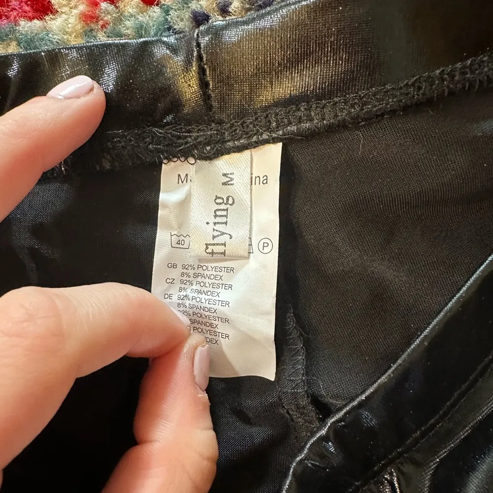 Splendor Flying Size M Shiny Black Faux Leather Leggings - Image 2