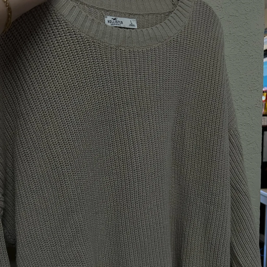 Hollister Cozy Beige Sweater - Image 5