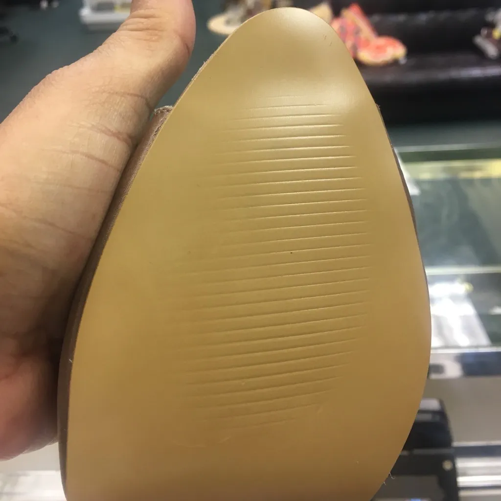 Size 10.5 gold heels 4.5 inch - Image 7