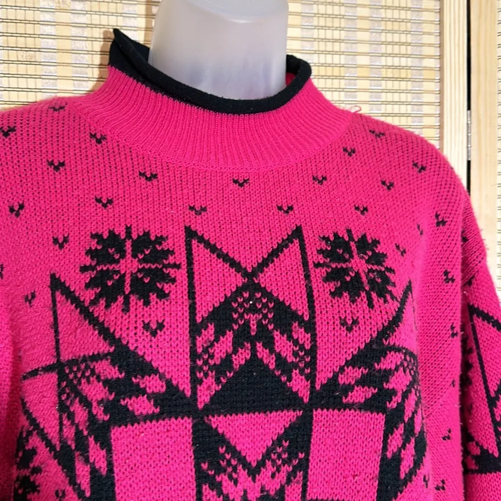 In the Park Vintage 1990s Y2K Hot Pink Sweater Black Snowflake Pattern Small - Image 6