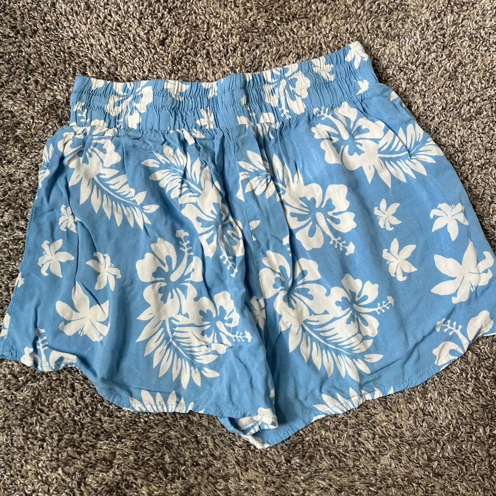 Blue and White Hawaiian Print Lounge Shorts with Drawstring Waist - Image 4