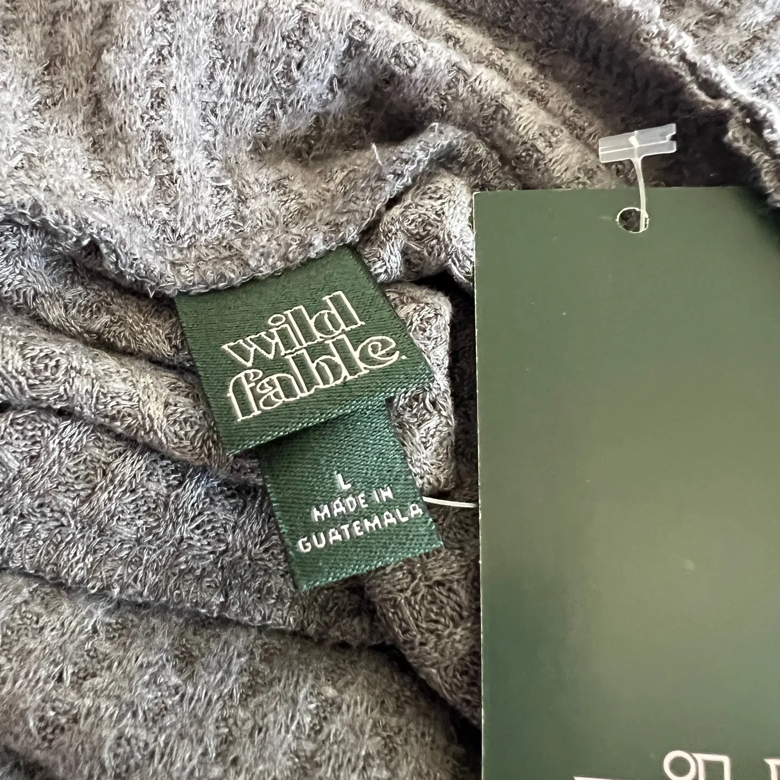 Wild Fable Women's Gray Turtleneck Cropped Knit Shirt - Size Large - NWT - Image 2