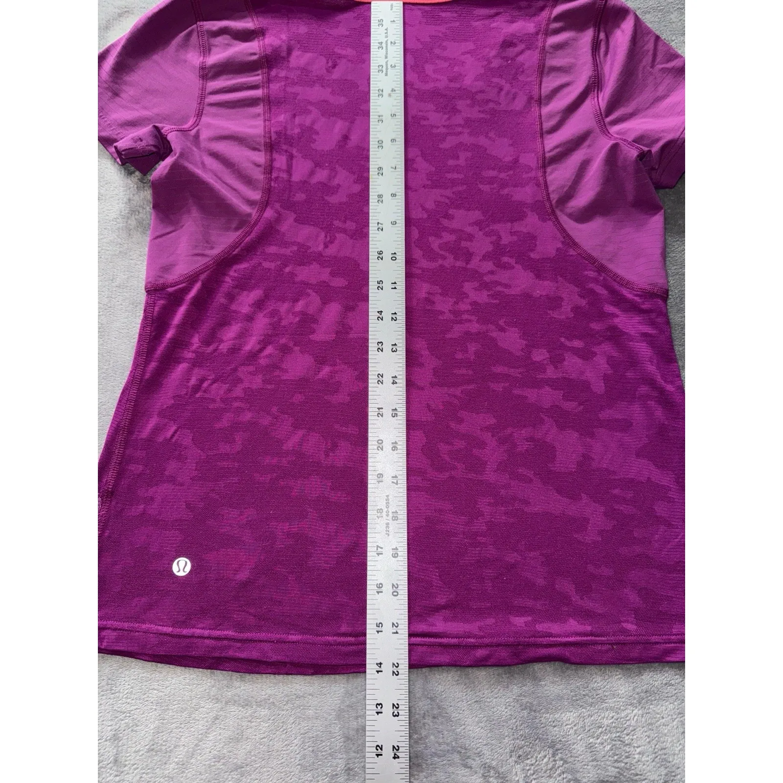 Lululemon Run For Days Camo Short Sleeve Shirt‎ in Regal Plum Size 4 - Image 5