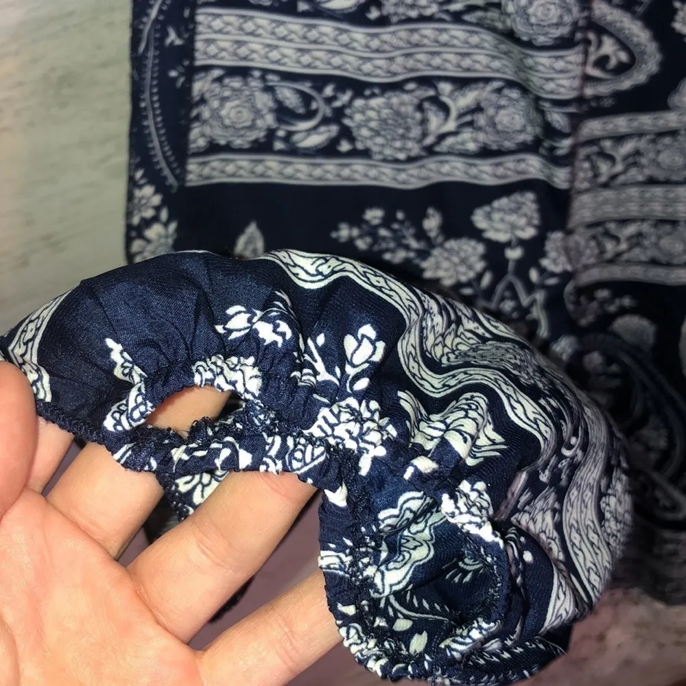 Rue21 blue and white lace graphic dress open sleeves knee length size large​​ - Image 9