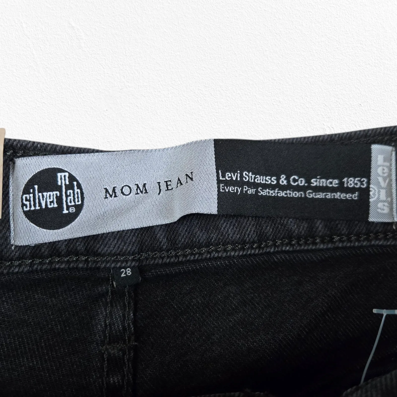 Levi's SilverTab Black Wash High Waisted Tapered Straight Leg Mom Jeans Size 28 - Image 5