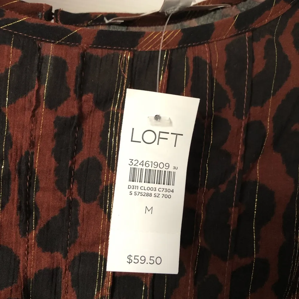 New loft leopards half sleeves blouse top, size medium - Image 7
