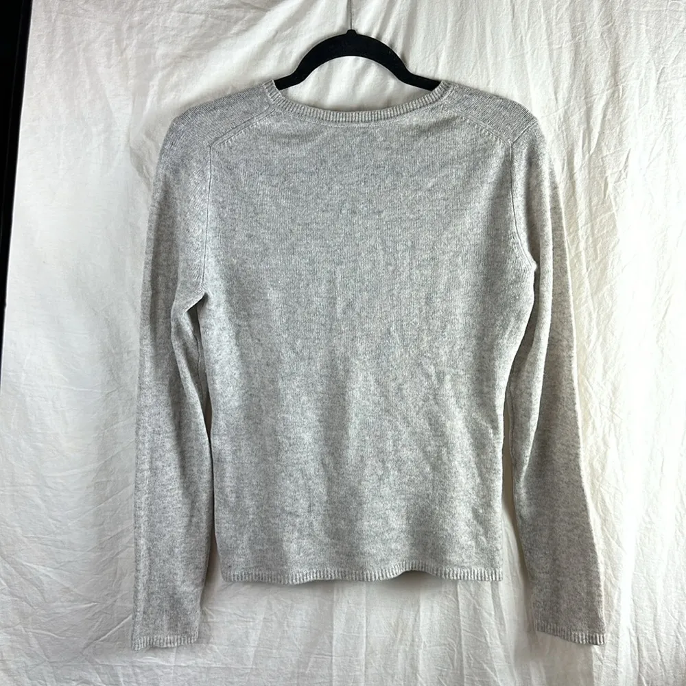 Adrienne Vittadini  2 Ply 100% Cashmere Crew Neck Soft Gray Sweater Size Large - Image 5