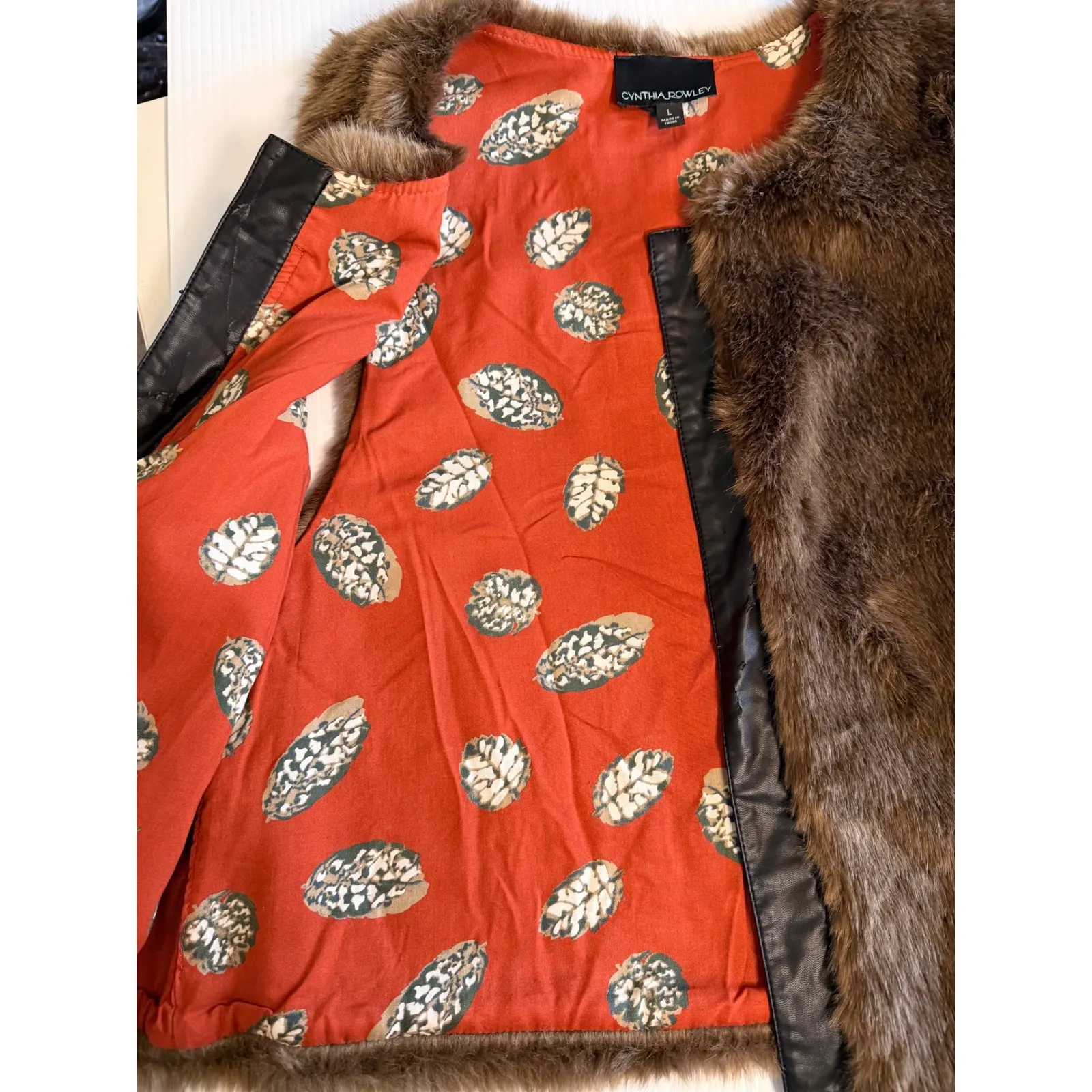 Cynthia‎ Rowley Brown Faux Fur Vest with Orange Print Lining Size L Mobwife fall - Image 4