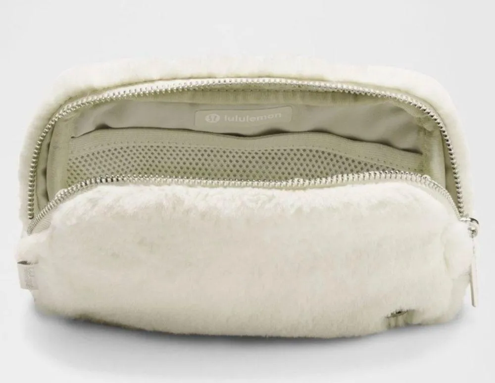 Lululemon Everywhere Belt Bag Plush Fleece, Color Bone/ Silver, 1L, NWT - Image 4