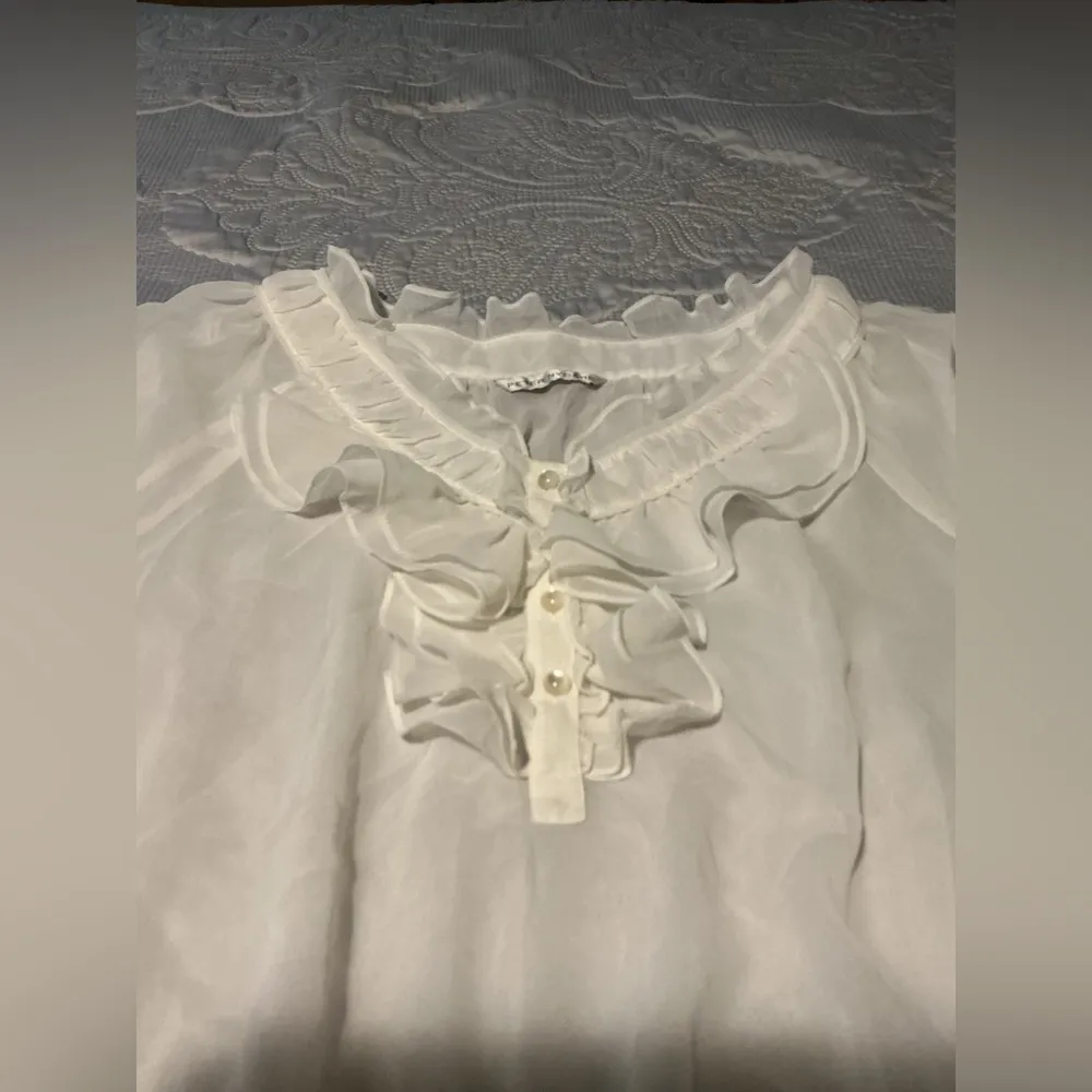 Peter Nygard White Ruffled Long Sleeve SunBlouse - Image 10