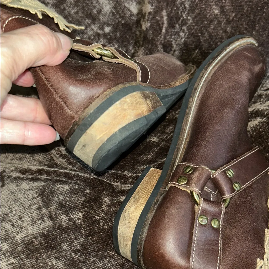 Látigo Cróquet Brown Leather Ankle Boots with Lace Trim - Image 10