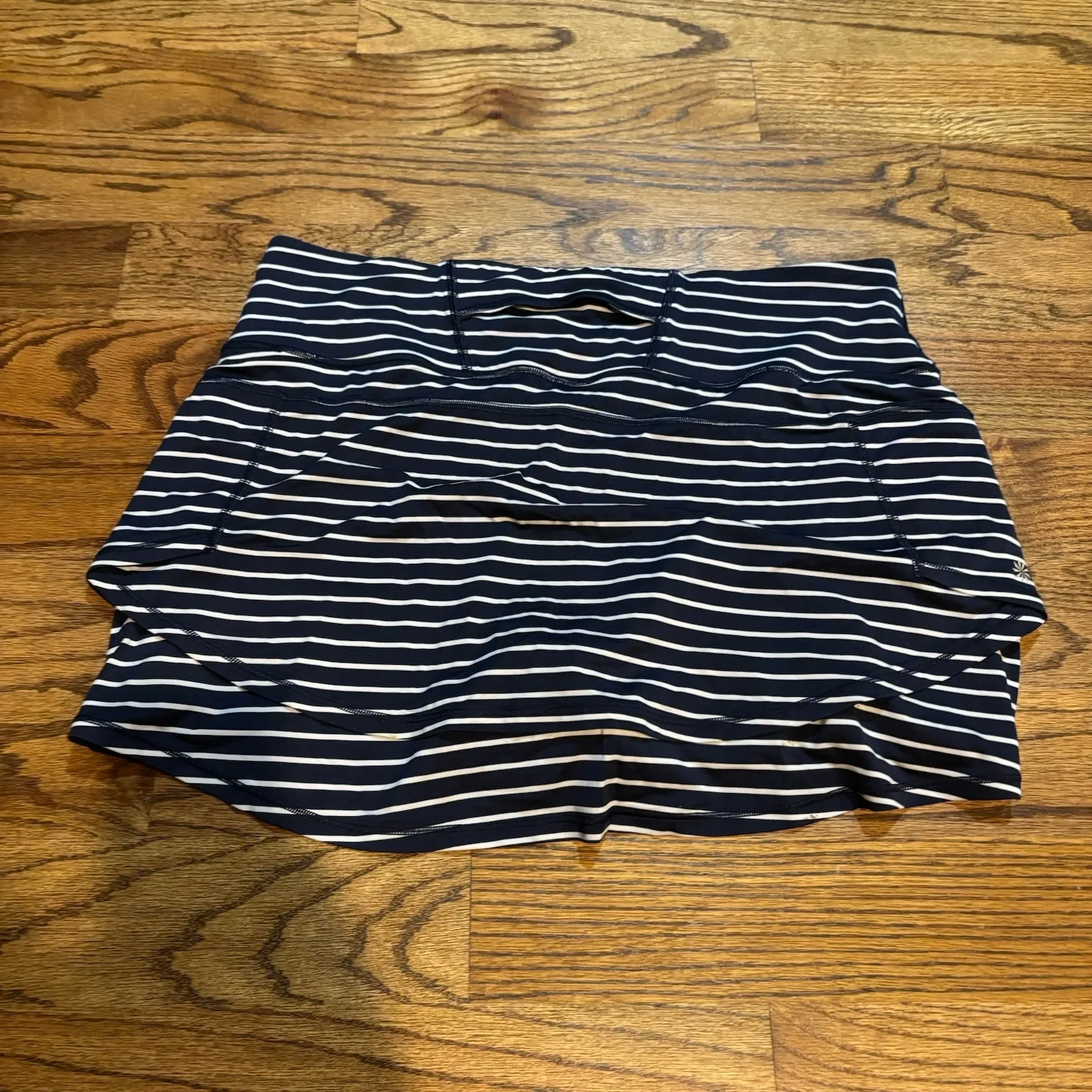 Athleta Woman's Stripe Stealth Navy‎ Tennis Skort Size Large - Image 2