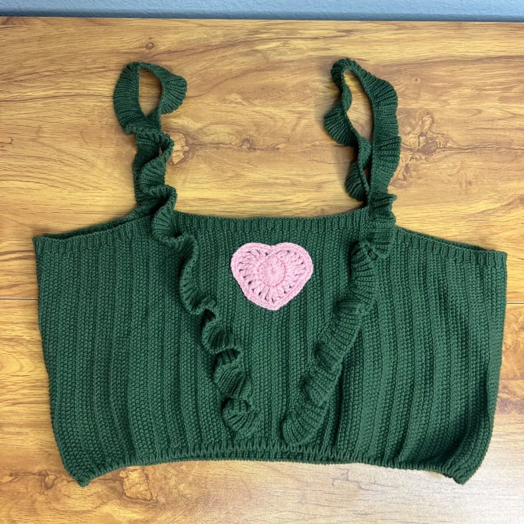 Cider Crop‎ Sweater Tank Knit Size L Green Pink Heart NWT - Image 3
