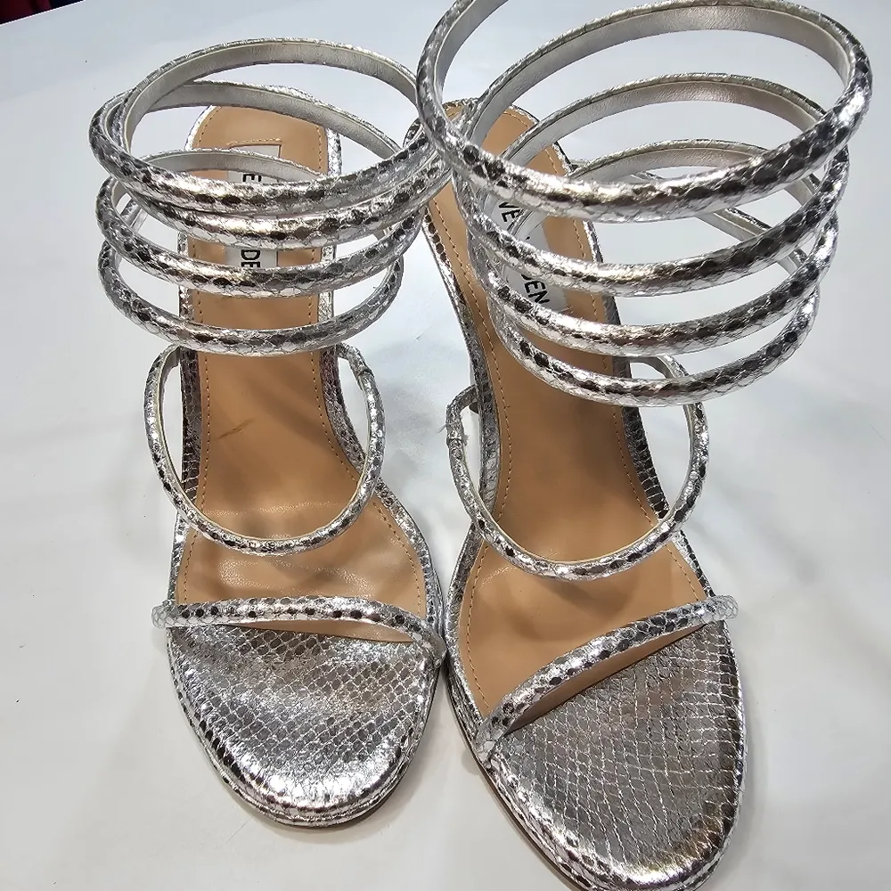 Steve Madden Exotica Heel in Silver Snake - Image 4