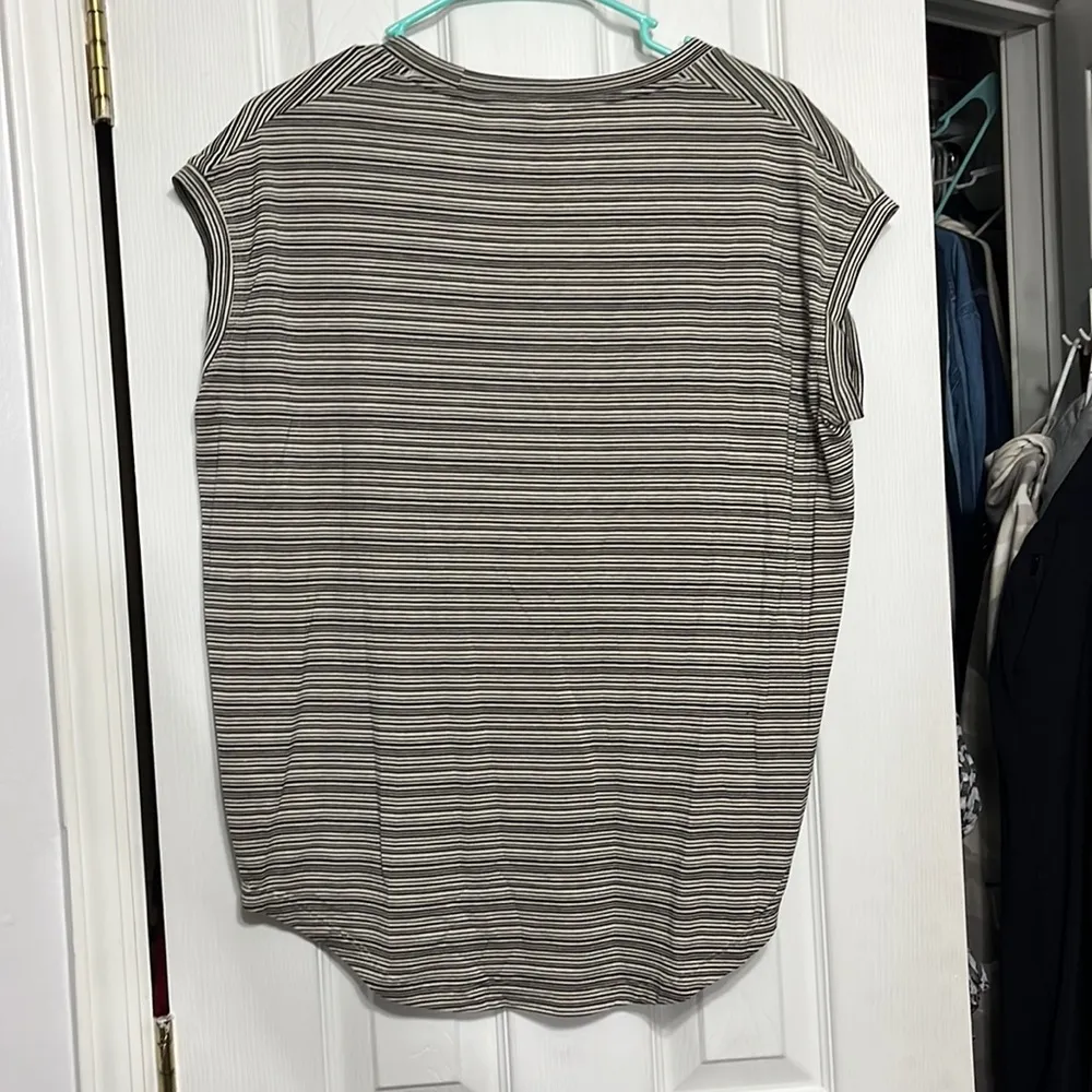 Athleta Top Size M - Image 3