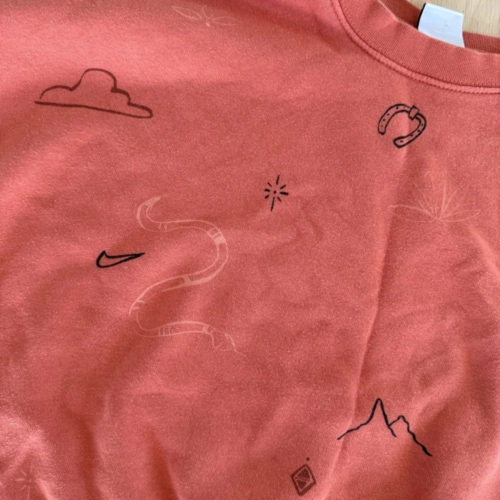 Nike Orange Cropped Sweatshirt Sweater Size Medium - Image 3