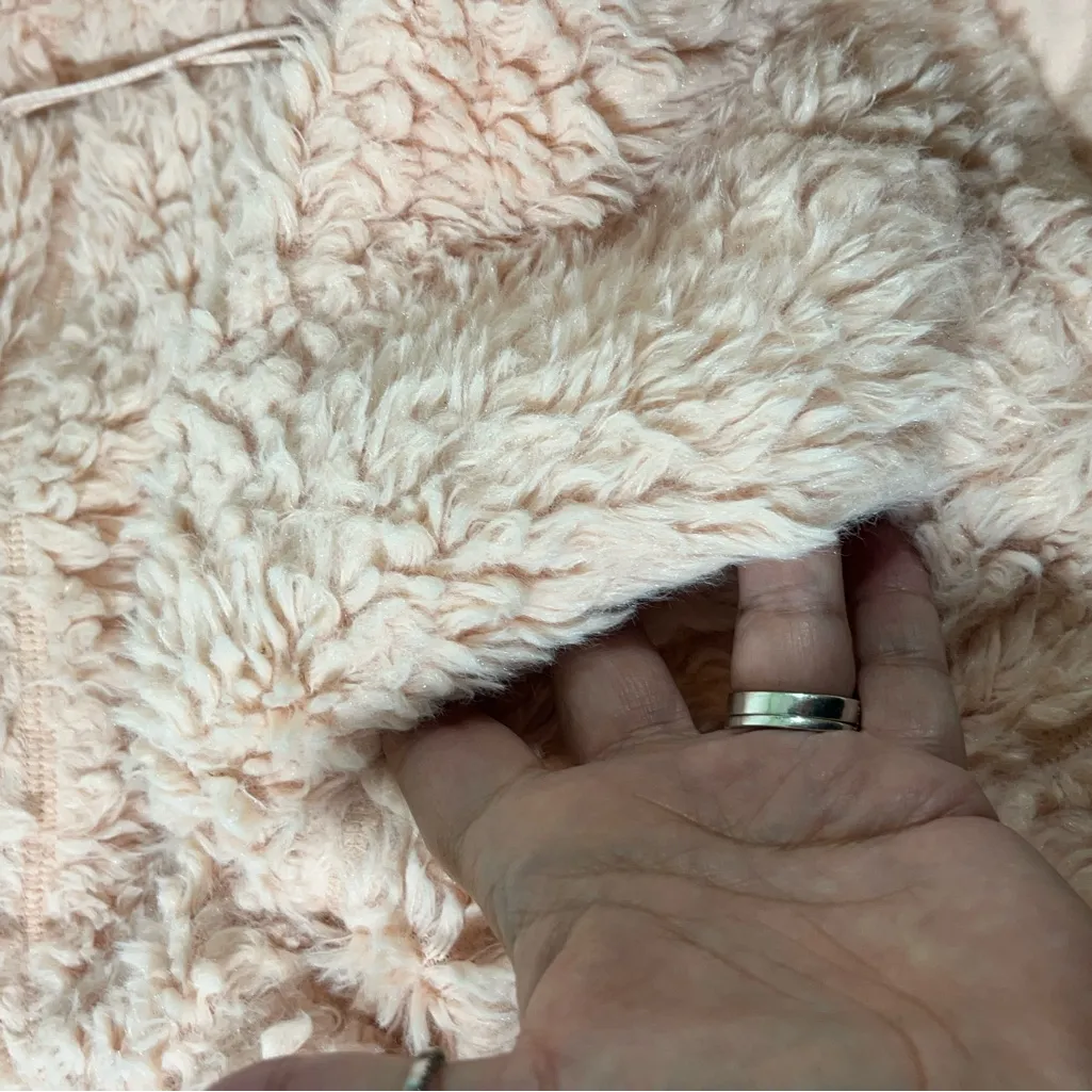 BDG URBAN OUTFITTERS TEDDY FAUX FUR CROP HOODIE JACKET M PINK‎ PREOWNED - Image 9