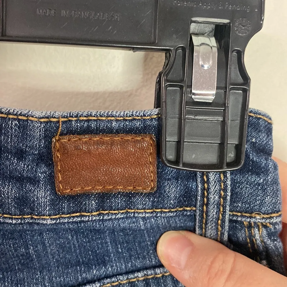 Urban Outfitters BDG Shortie denim cuffed 3” inseam shorts size 25 - Image 8