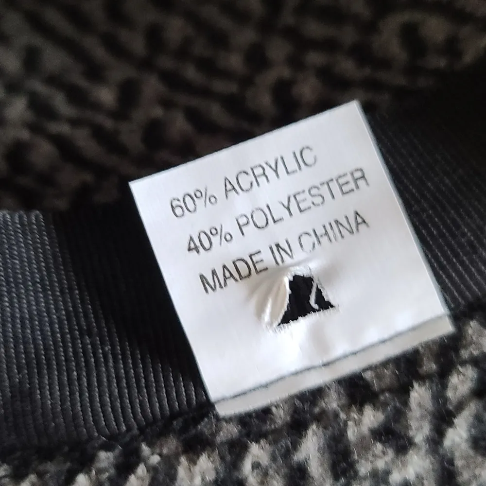 Herringbone patterned hat - Image 3