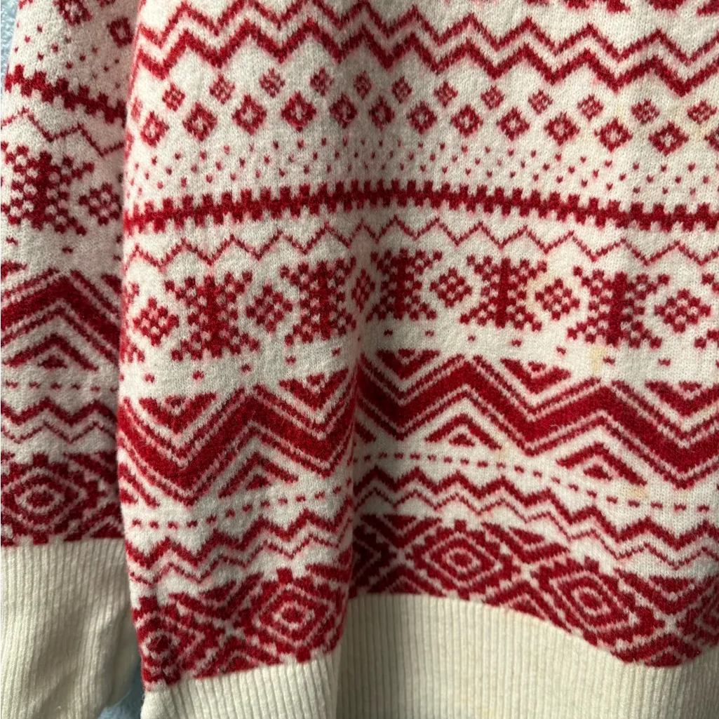 Loft Women's Red and cream Patterned holiday Sweater - Image 9
