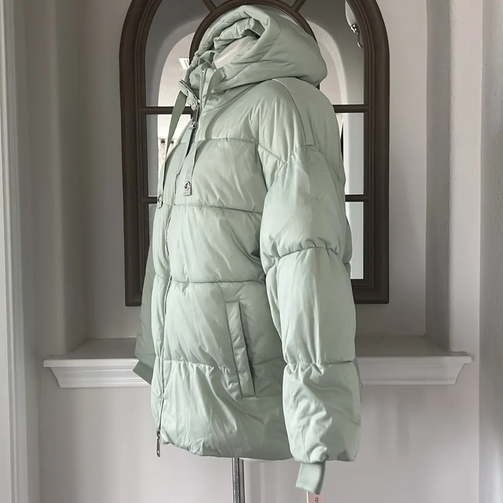 AQUA Hooded Puffer Coat in Sage Green, Size XL New w/Tag Retail $198 (SOLD OUT) - Image 4