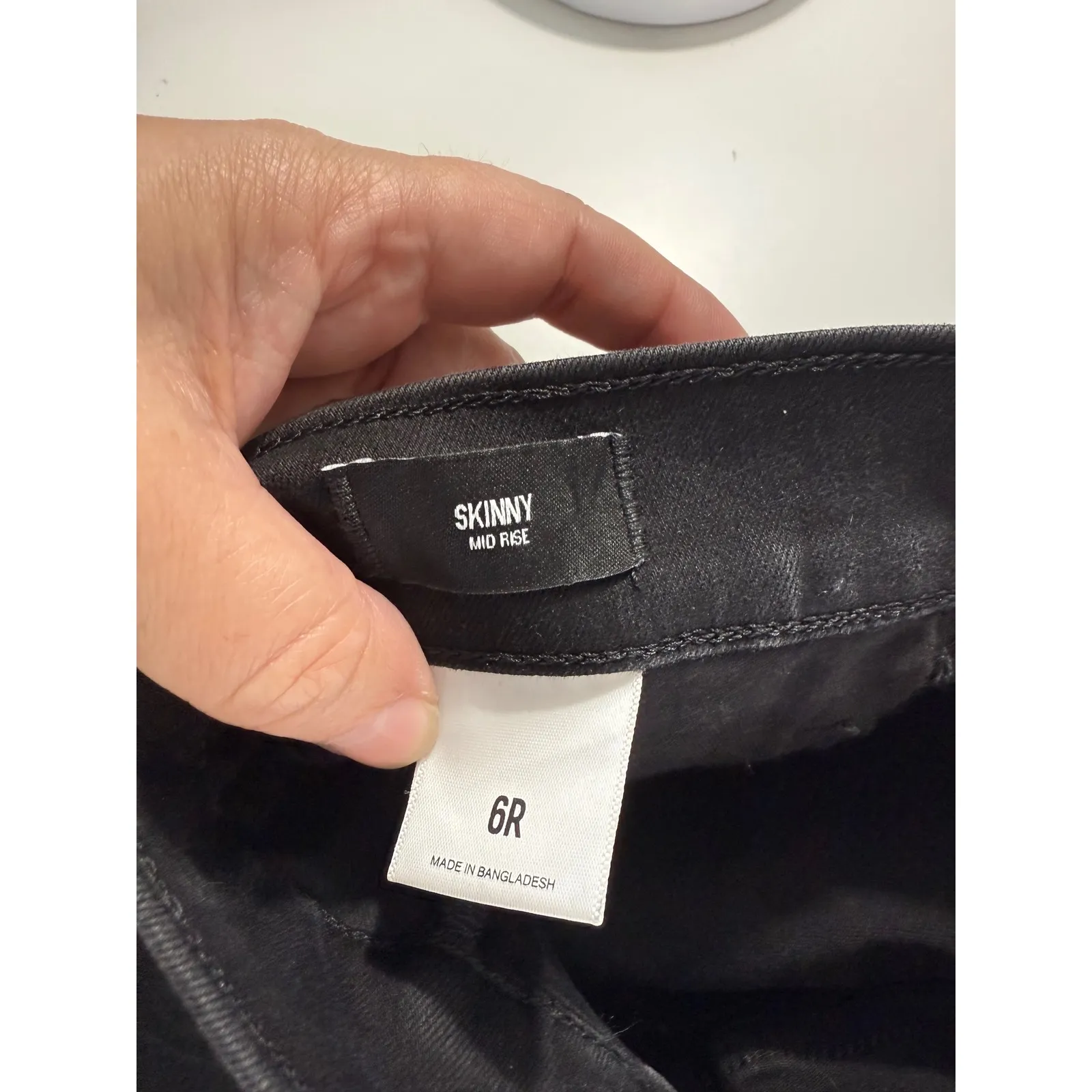 EXPRESS Skinny Mid Rise Black Jeans Ripped Raw Hem Women‎ Size 6 - Image 6