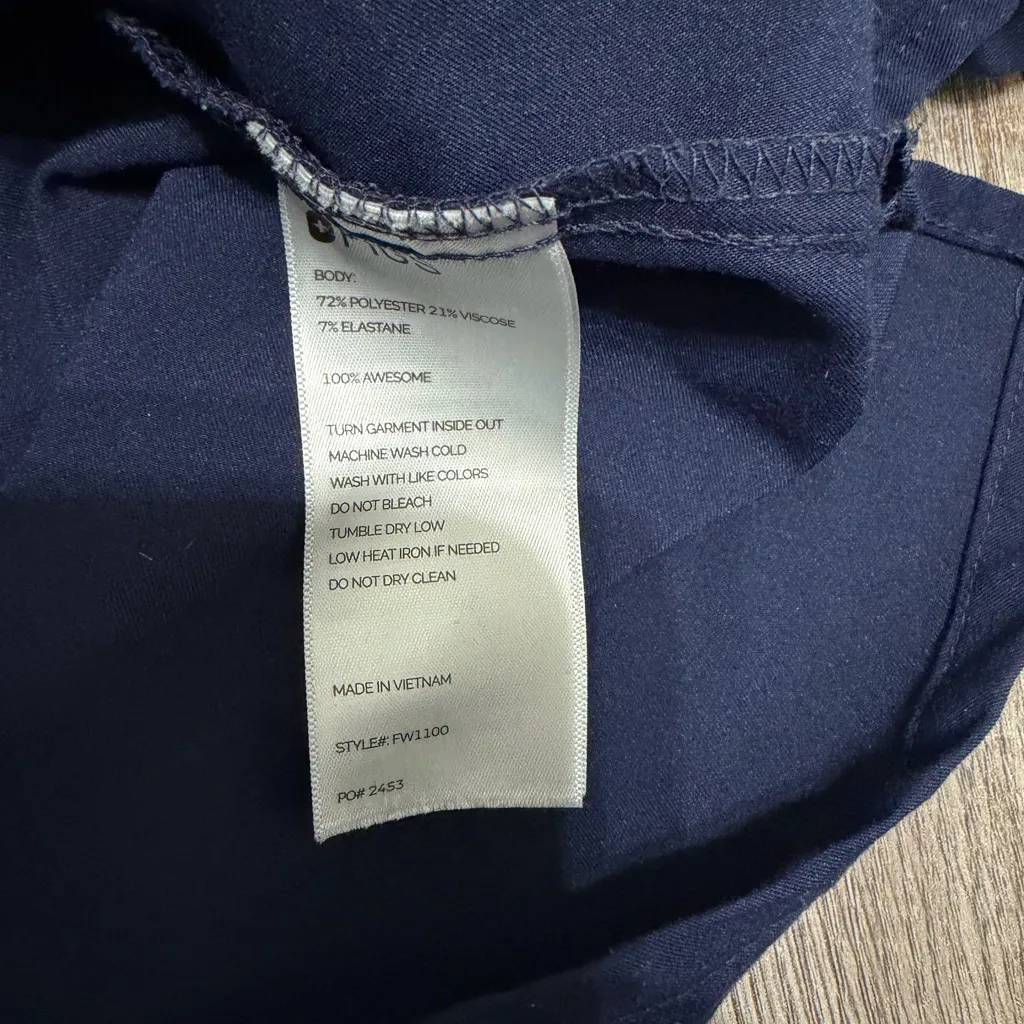 Figs scrub top - Image 3