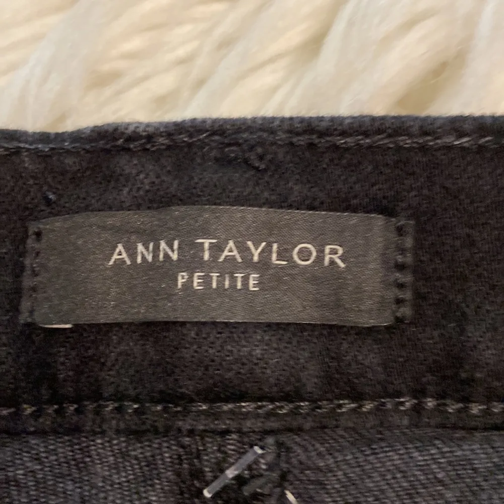 Ann Taylor The Taper Full Length Mid Rise black jeans size 4P brand new - Image 12
