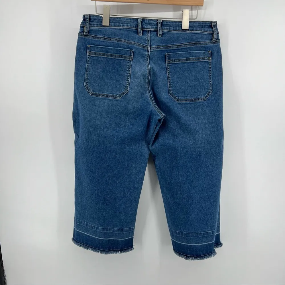 Tommy Bahama  cropped boyfriend jeans - Image 2