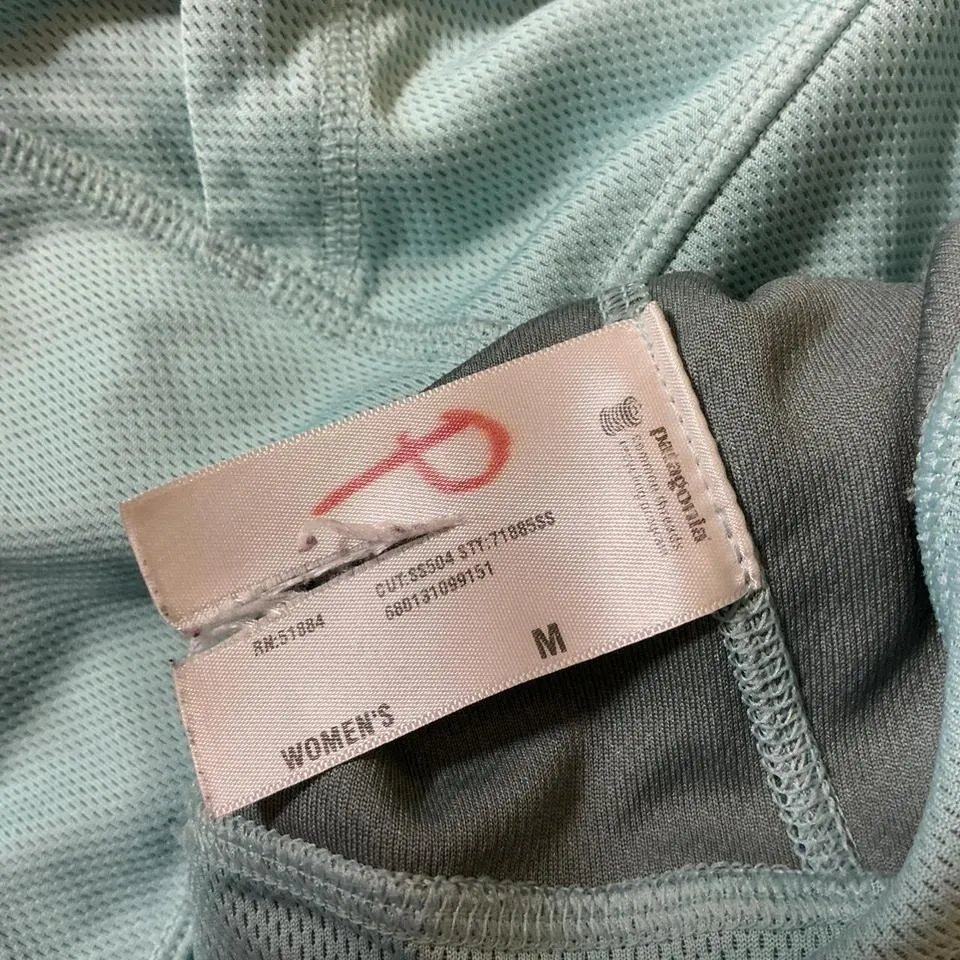Patagonia Women's Light Blue Lightweight Hooded Pullover Athletic Top Baselayer - Image 6