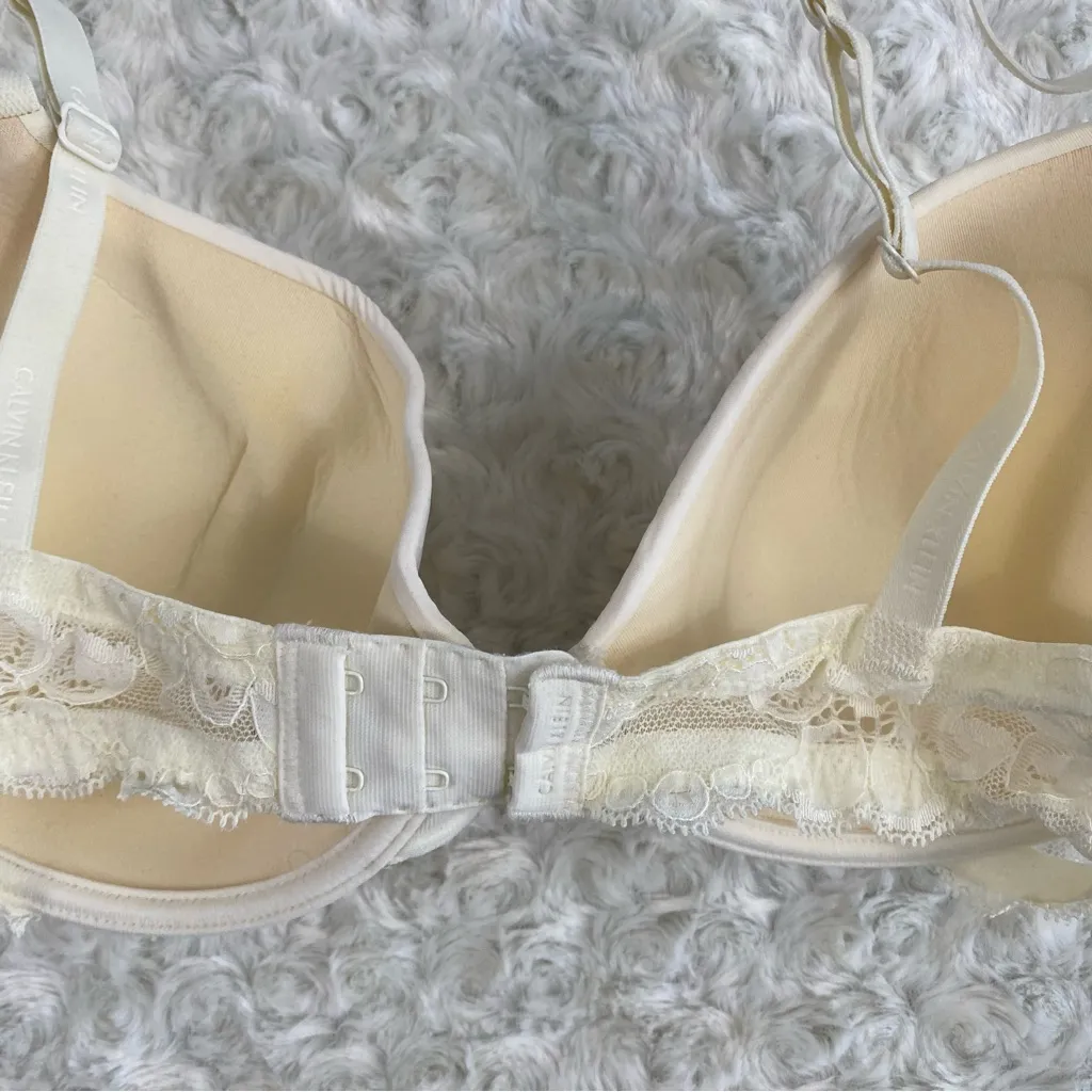 Calvin Klein Lacy bra size 36 NWT - Image 2