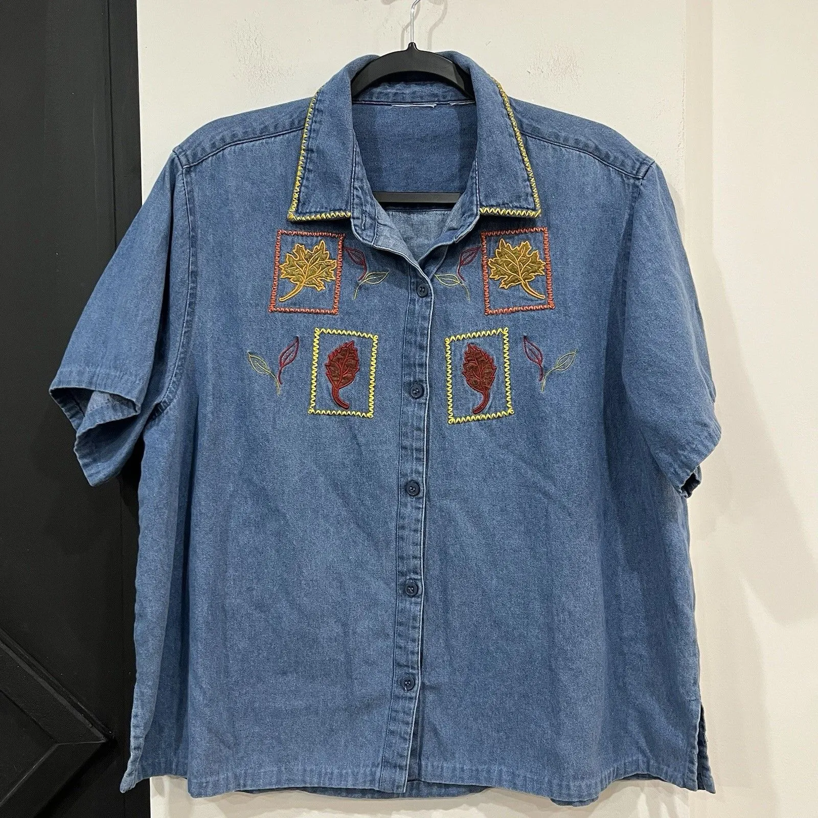 Vintage Women’s Fall Leaves Embroidered Denim Button Up Shirt Size XL Cottage Blue - Image 1