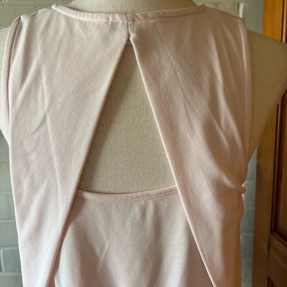 shirt sleeveless with back cut out size S light pink EUC - Image 6