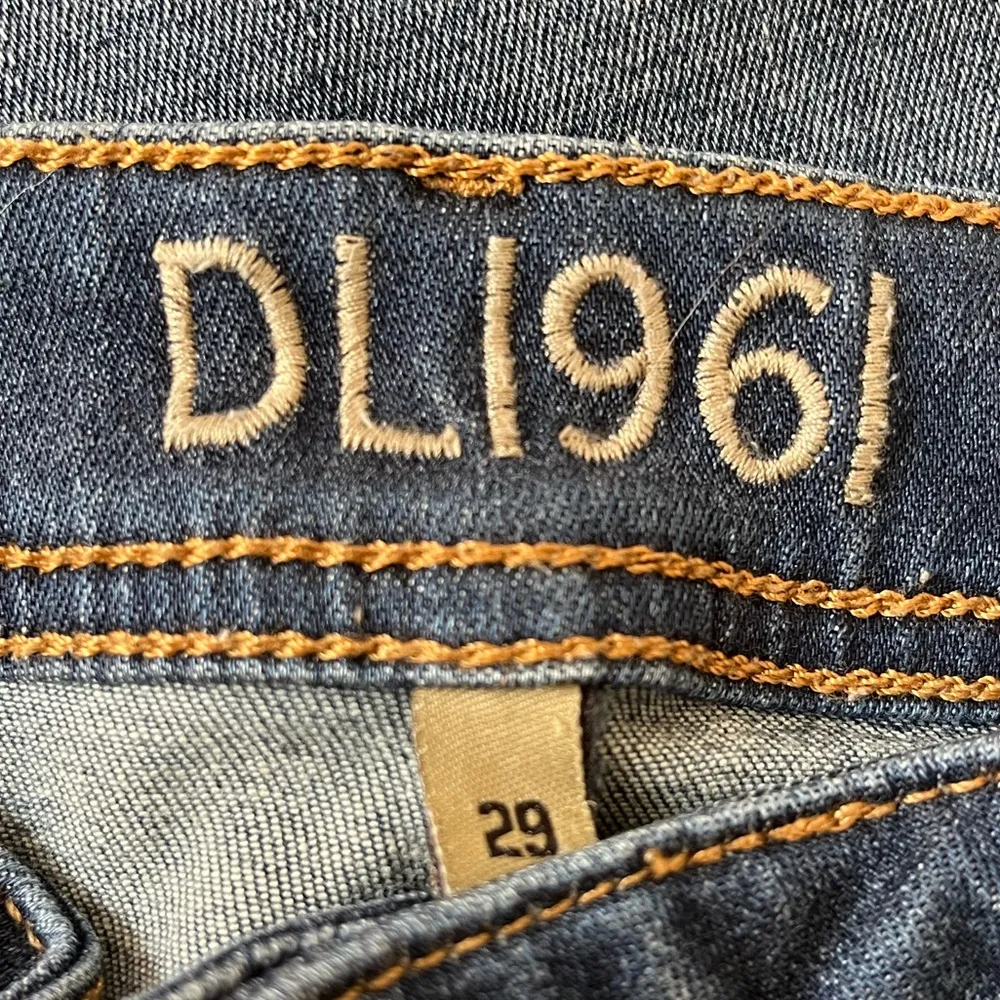 DL1961 Florence Ankle High Rise Instasculpt Skinny Jeans
Size 29 - Image 3